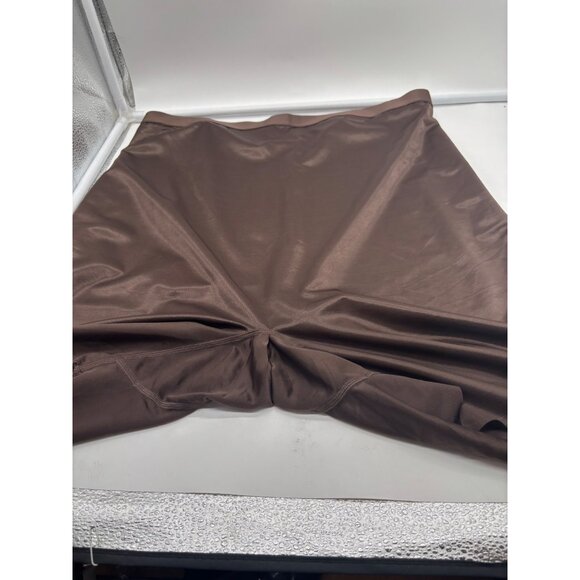 SKIMS Simply Bare Plus Size Shapewear Mid Thigh Shorts, 4X, Espresso - Picture 8 of 13